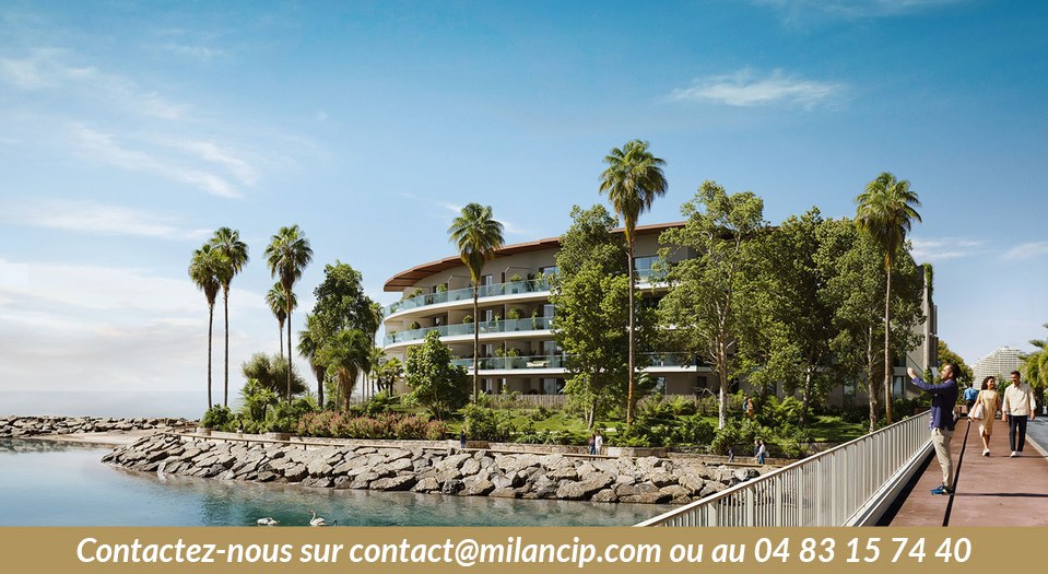 Vue extérieure du programme neuf Villeneuve-Loubet depuis la plage, résidence de prestige aux terrasses filantes et garde-corps vitrés, palmiers en bord de mer.